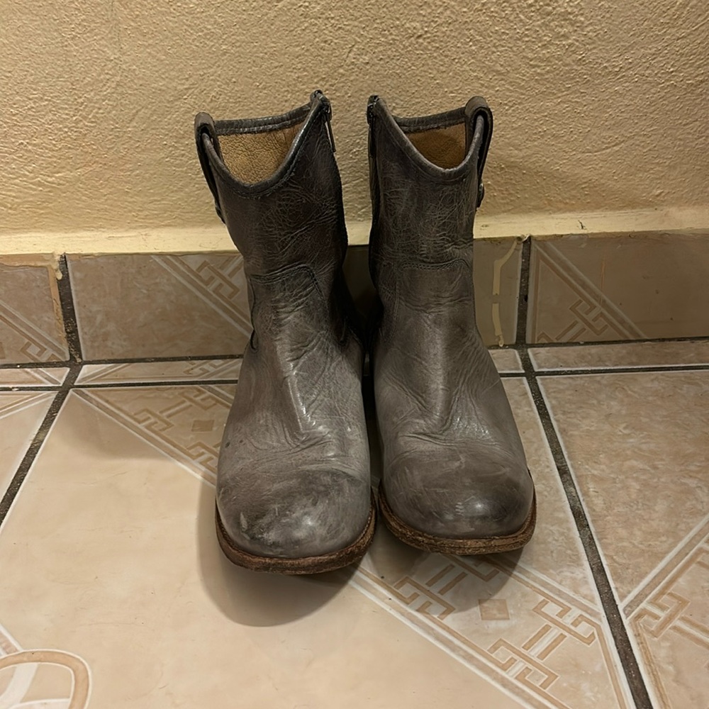 Frye woman gray boots size 8